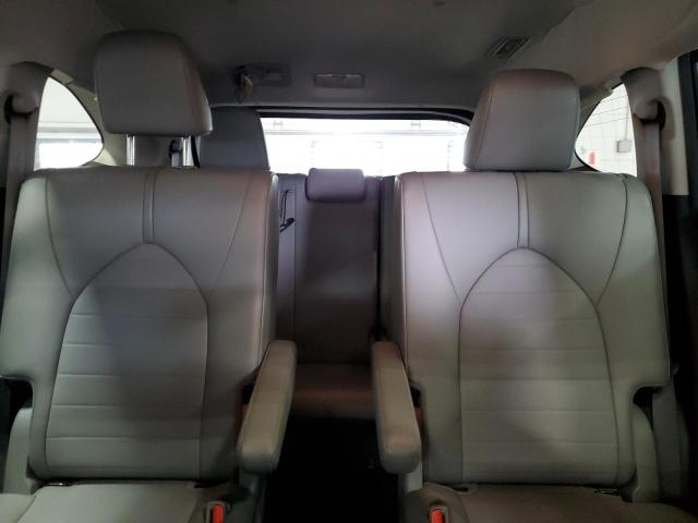 5TDGZRBHXMS060690 - 2021 TOYOTA HIGHLANDER XLE Srebrny zdjęcie 10