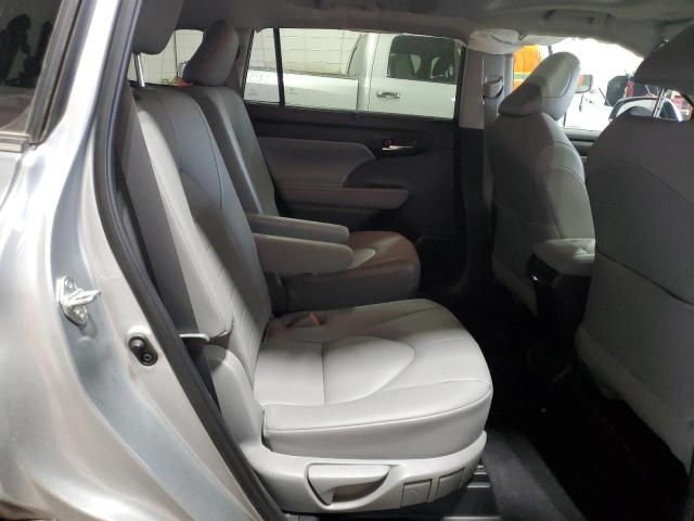 5TDGZRBHXMS060690 - 2021 TOYOTA HIGHLANDER XLE Srebrny zdjęcie 11