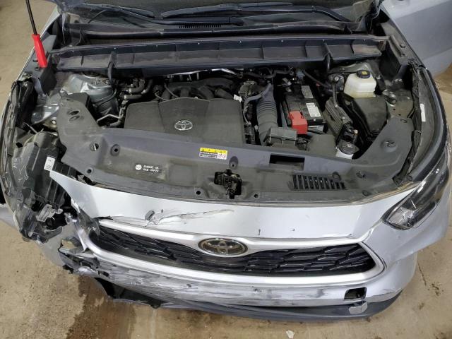 5TDGZRBHXMS060690 - 2021 TOYOTA HIGHLANDER XLE Srebrny zdjęcie 12