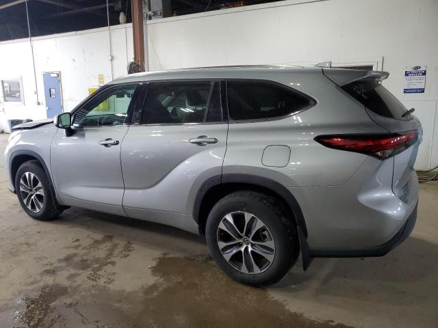 5TDGZRBHXMS060690 - 2021 TOYOTA HIGHLANDER XLE Srebrny zdjęcie 2