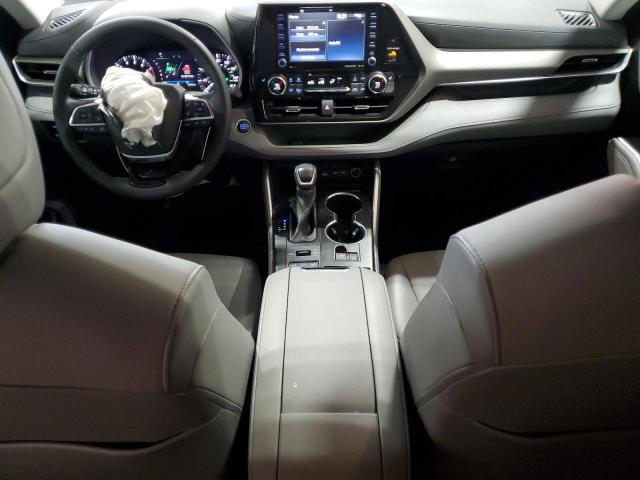 5TDGZRBHXMS060690 - 2021 TOYOTA HIGHLANDER XLE Srebrny zdjęcie 8