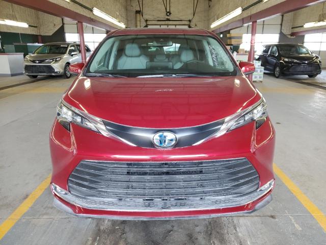 5TDJRKEC9RS196605 - 2024 TOYOTA SIENNA XLE RED photo 5