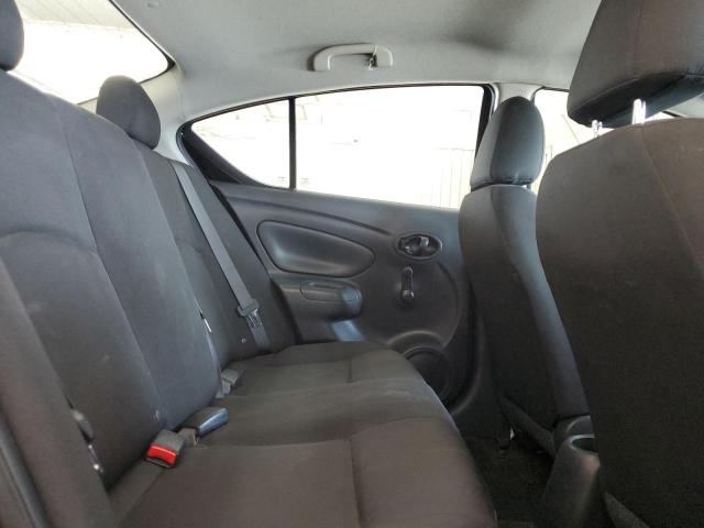 3N1CN7AP3JL881951 - 2018 NISSAN VERSA S შავი ფოტო 10