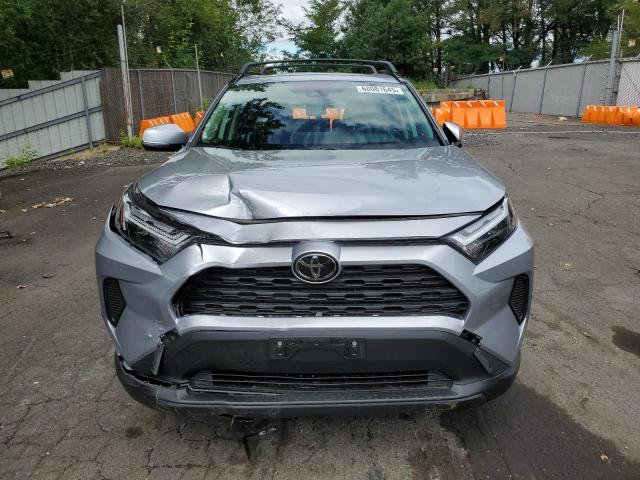 JTMRWRFV0SD276719 - 2025 TOYOTA RAV4 XLE 银色 照片 5