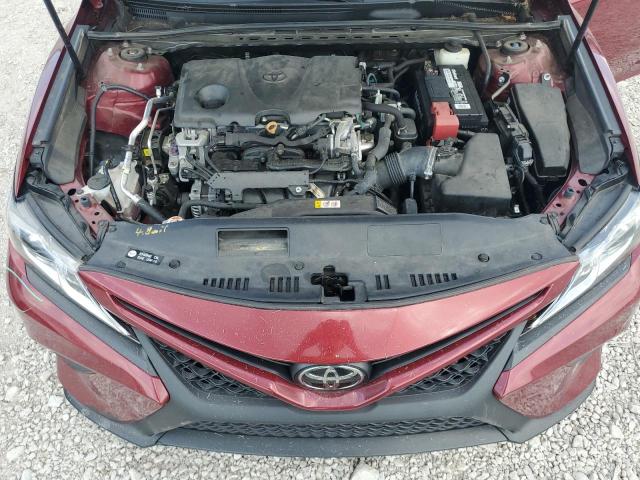 4T1B11HK9JU507647 - 2018 TOYOTA CAMRY L RED photo 11