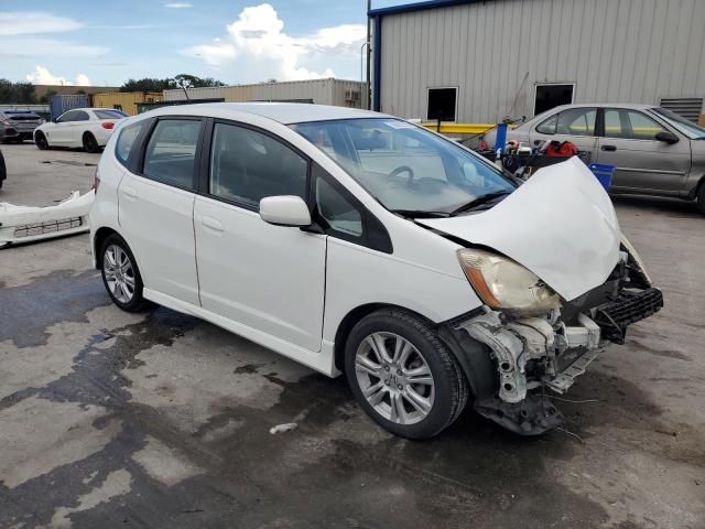 JHMGE8H47AS026279 - 2010 HONDA FIT SPORT WHITE photo 4