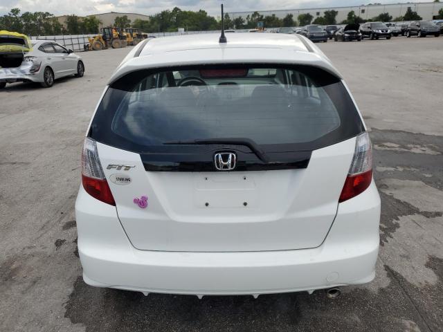 JHMGE8H47AS026279 - 2010 HONDA FIT SPORT WHITE photo 6