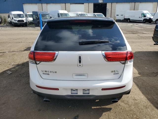 2LMDJ8JK7BBJ33031 - 2011 LINCOLN MKX WHITE photo 6