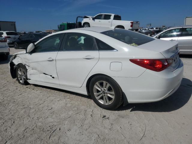 5NPEB4AC0DH764973 - 2013 HYUNDAI SONATA GLS WHITE photo 2