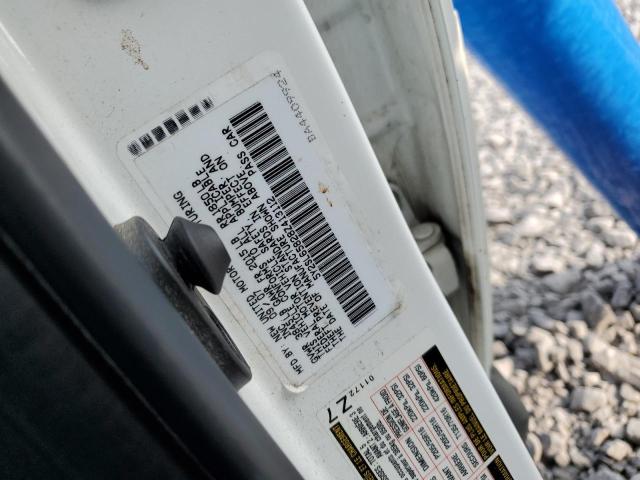 5Y2SL65828Z413112 - 2008 PONTIAC VIBE WHITE photo 13