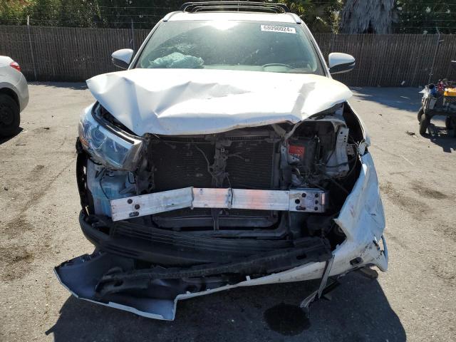 5TDJKRFH5FS110225 - 2015 TOYOTA HIGHLANDER XLE WHITE photo 5