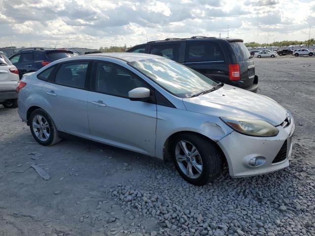 1FAHP3F28CL308633 - 2012 FORD FOCUS SE SILVER photo 4