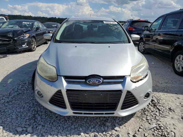 1FAHP3F28CL308633 - 2012 FORD FOCUS SE SILVER photo 5