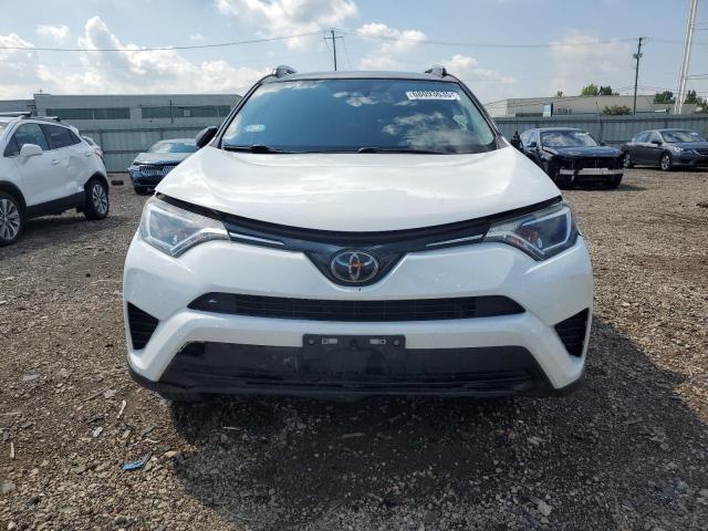 JTMBFREVXJJ212108 - 2018 TOYOTA RAV4 LE WHITE photo 5