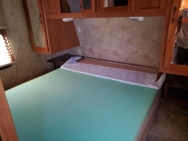 4YDT30828B1533718 - 2011 KEYSTONE SPRINTER WHITE photo 5