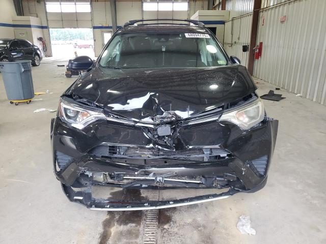 2T3BFREV8HW551929 - 2017 TOYOTA RAV4 LE 黑色 照片 5
