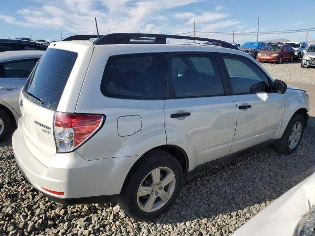 JF2SH6BC8AH771211 - 2010 SUBARU FORESTER XS Weiß Foto 3