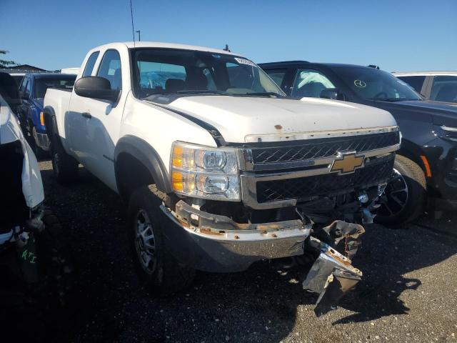 1GC2KVCG5DZ124596 - 2013 CHEVROLET SILVERADO K2500 HEAVY DUTY WHITE photo 4