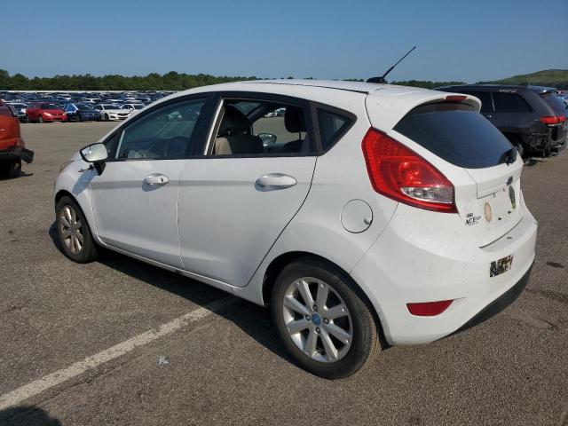 3FADP4EJ4DM161580 - 2013 FORD FIESTA SE WHITE photo 2
