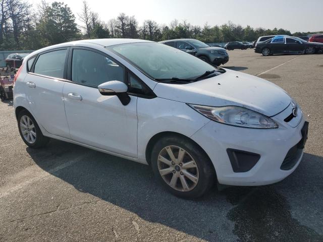 3FADP4EJ4DM161580 - 2013 FORD FIESTA SE WHITE photo 4