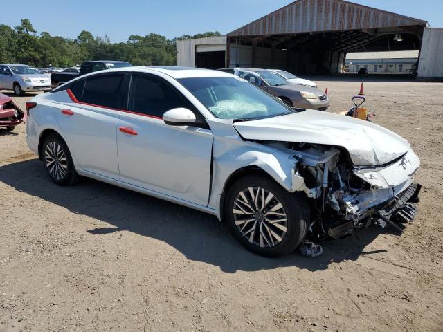 1N4BL4DV5PN348067 - 2023 NISSAN ALTIMA SV WHITE photo 4