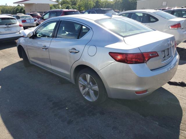 19VDE1F75DE020814 - 2013 ACURA ILX 20 TECH SILVER photo 2