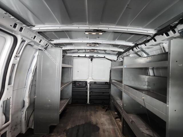 1GCWGBFG2K1356825 - 2019 CHEVROLET EXPRESS G2 WHITE photo 10