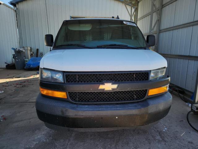 1GCWGBFG2K1356825 - 2019 CHEVROLET EXPRESS G2 WHITE photo 5