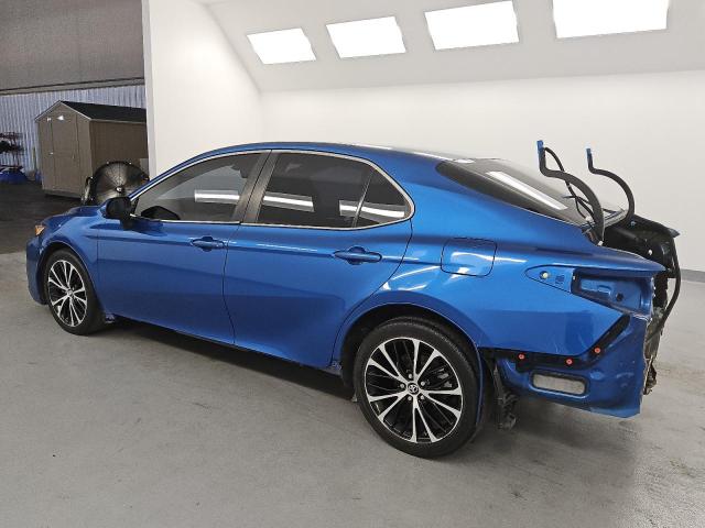 4T1B11HK2JU094955 - 2018 TOYOTA CAMRY L BLUE photo 2