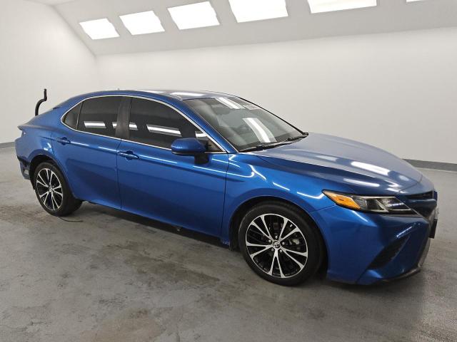 4T1B11HK2JU094955 - 2018 TOYOTA CAMRY L BLUE photo 4