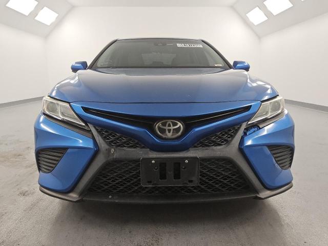 4T1B11HK2JU094955 - 2018 TOYOTA CAMRY L BLUE photo 5