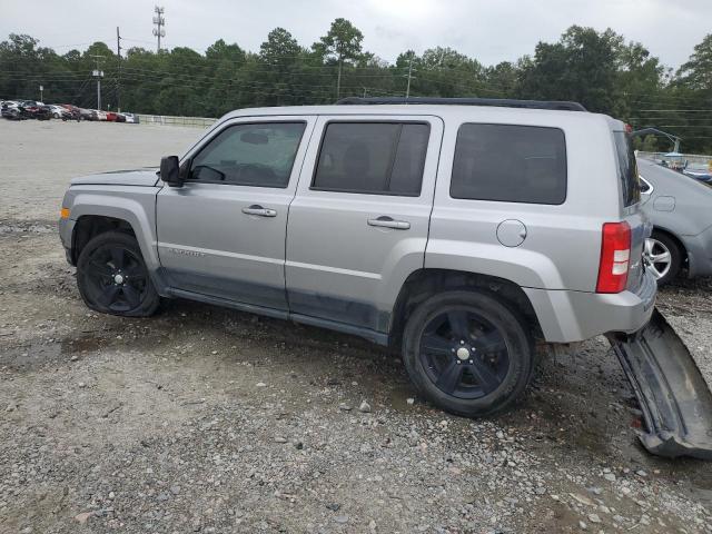 1C4NJRFB1GD674614 - 2016 JEEP PATRIOT LATITUDE SILVER photo 2