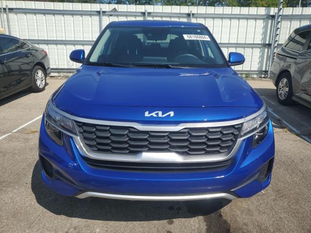 KNDEPCAA1P7408292 - 2023 KIA SELTOS LX BLUE photo 5