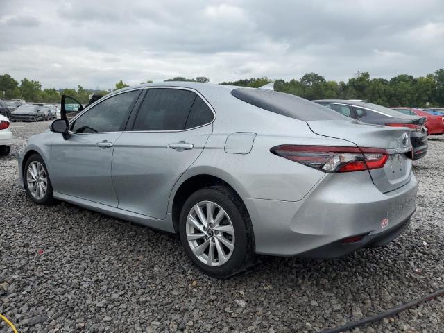 4T1C11AK2PU137746 - 2023 TOYOTA CAMRY LE SILVER photo 2
