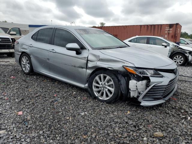 4T1C11AK2PU137746 - 2023 TOYOTA CAMRY LE SILVER photo 4