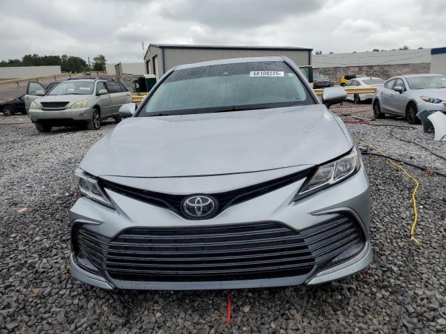 4T1C11AK2PU137746 - 2023 TOYOTA CAMRY LE SILVER photo 5