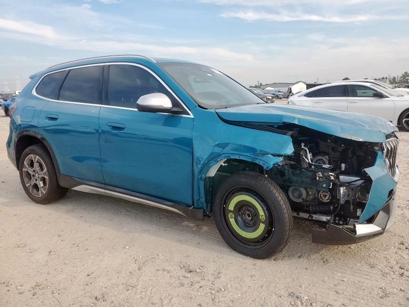 WBX73EF06R5Y82689 - 2024 BMW X1 XDRIVE28I BLUE photo 4