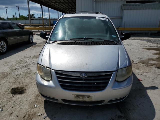 2C4GP44R45R166562 - 2005 CHRYSLER TOWN & COU LX SILVER photo 5