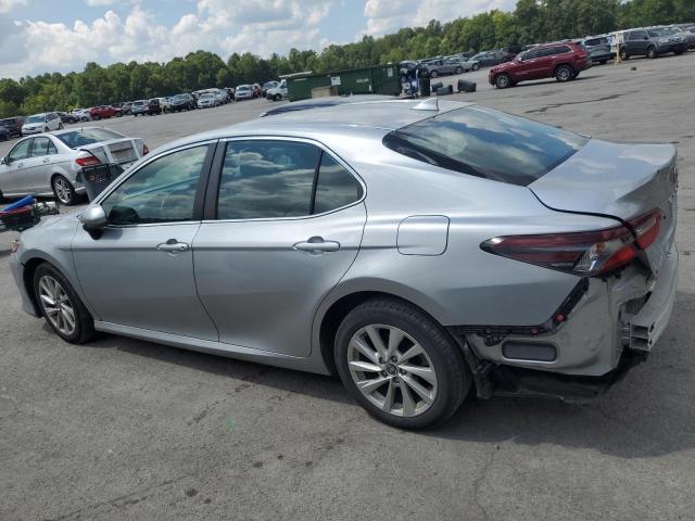 4T1C11AK4MU542079 - 2021 TOYOTA CAMRY LE SILVER photo 2
