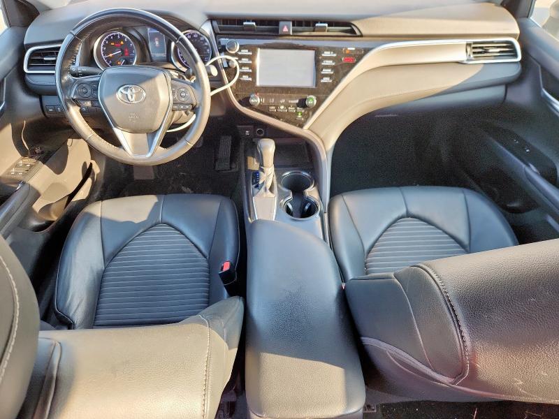 4T1B11HK3JU143676 - 2018 TOYOTA CAMRY L თეთრი ფოტო 8