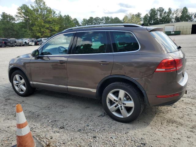 WVGEP9BP4DD004675 - 2013 VOLKSWAGEN TOUAREG V6 TDI BROWN photo 2