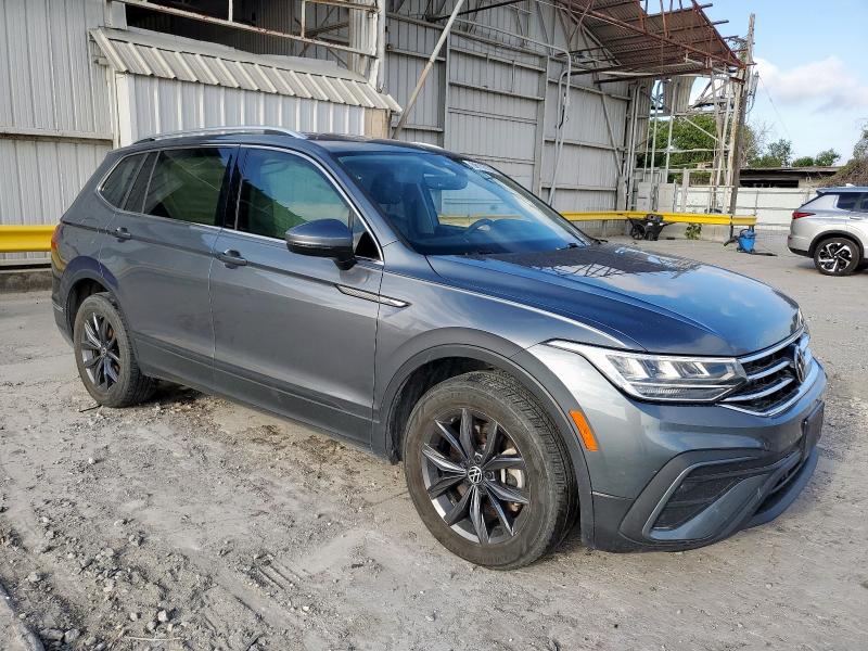 3VV3B7AX0NM157285 - 2022 VOLKSWAGEN TIGUAN SE GRAY photo 4
