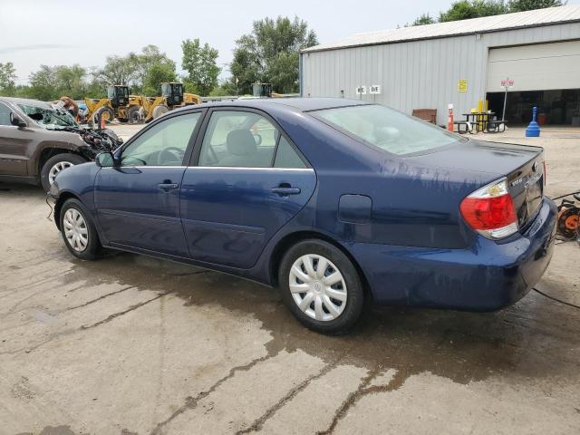 4T1BE32K45U408555 - 2005 TOYOTA CAMRY LE BLUE photo 2
