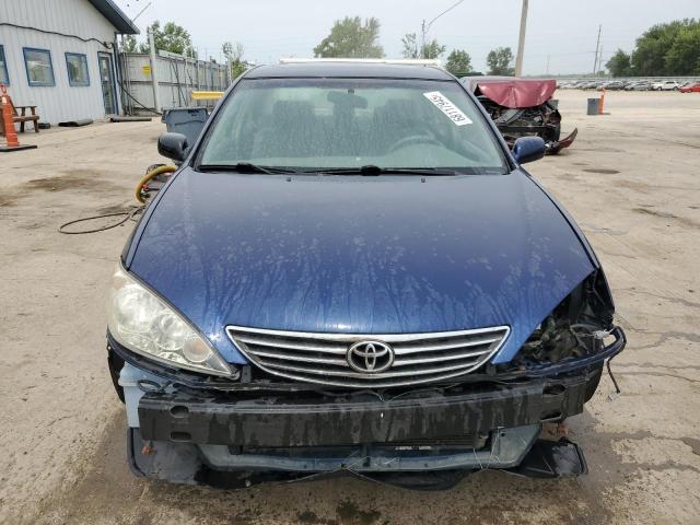 4T1BE32K45U408555 - 2005 TOYOTA CAMRY LE BLUE photo 5