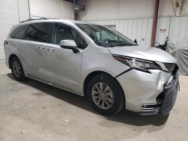 5TDYRKECXMS063570 - 2021 TOYOTA SIENNA XLE SILVER photo 4