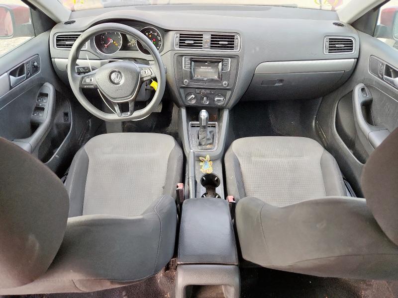 3VW2B7AJ7JM262015 - 2018 VOLKSWAGEN JETTA S أحمر صورة 8