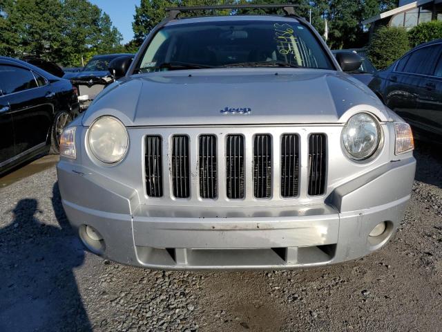 1J8FF47W27D377922 - 2007 JEEP COMPASS SILVER photo 5