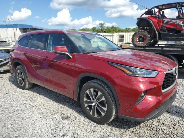 5TDGZRAH8NS541329 - 2022 TOYOTA HIGHLANDER XLE RED photo 4