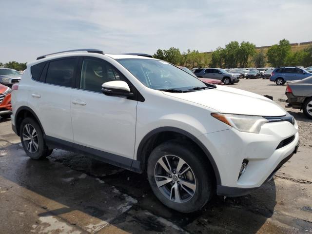 JTMRFREV6HJ128490 - 2017 TOYOTA RAV4 XLE WHITE photo 4