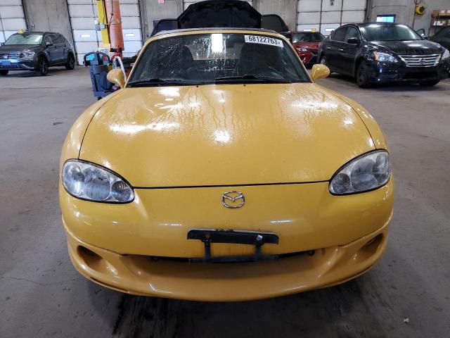 JM1NB353220226323 - 2002 MAZDA MX-5 MIATA BASE YELLOW photo 5